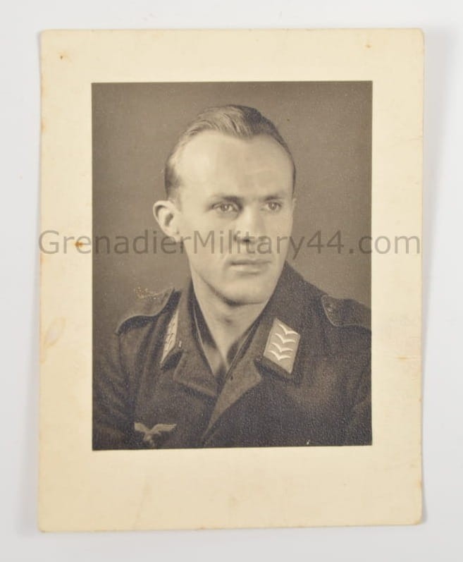 ZDJĘCIE PORTRETOWE ŻOŁNIERZ LUFTWAFFE