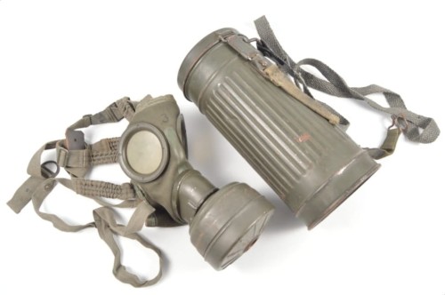 Gasmaske M38 mit Blechbüchse