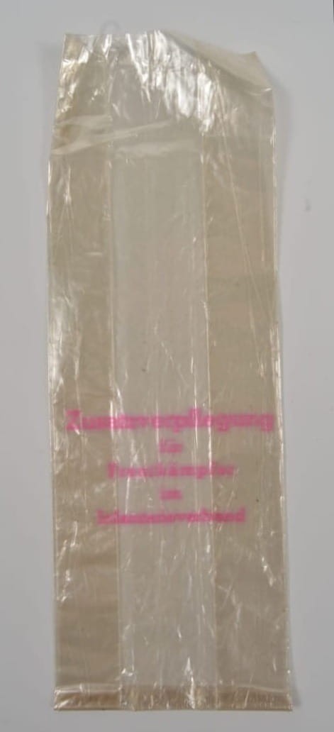 PÓŹNOWOJENNA TOREBKA NA RACJE ŻYWNOŚCIOWE