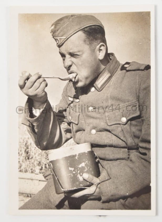 ZDJĘCIE ŻOŁNIERZ MENAŻKA M31 POSIŁEK