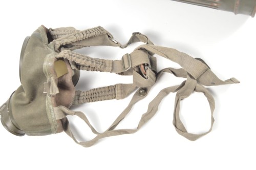 Gasmaske M38 mit Blechbüchse